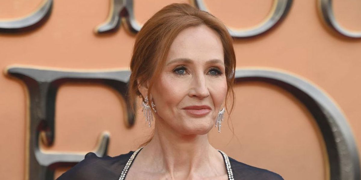 JK Rowling shuts down trans activist with perfect two-word response that goes mega-viral JK Rowling shuts down trans activist with perfect two-word response that goes mega-viral