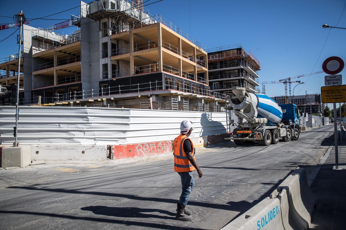 Immigrati schiavizzati nei cantieri. Per i Giochi la Francia copia il Qatar