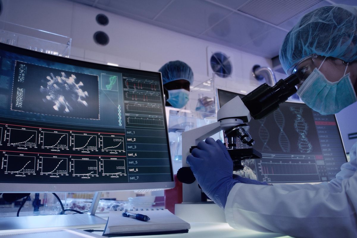 Spesi miliardi per sieri poco efficaci. Ma il vaccino dell’Iss resta al palo