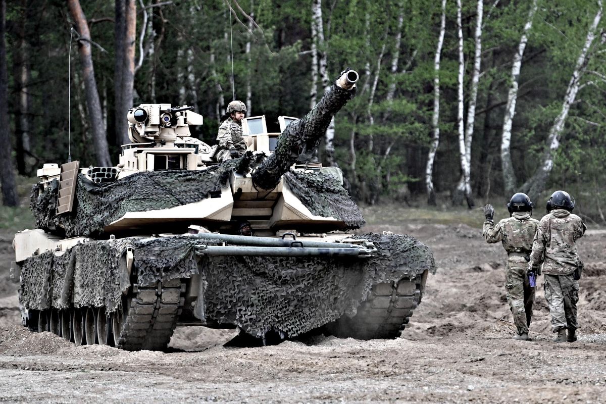 L’ok degli Usa ai carri armati Abrams convince Berlino a inviare i Leopard