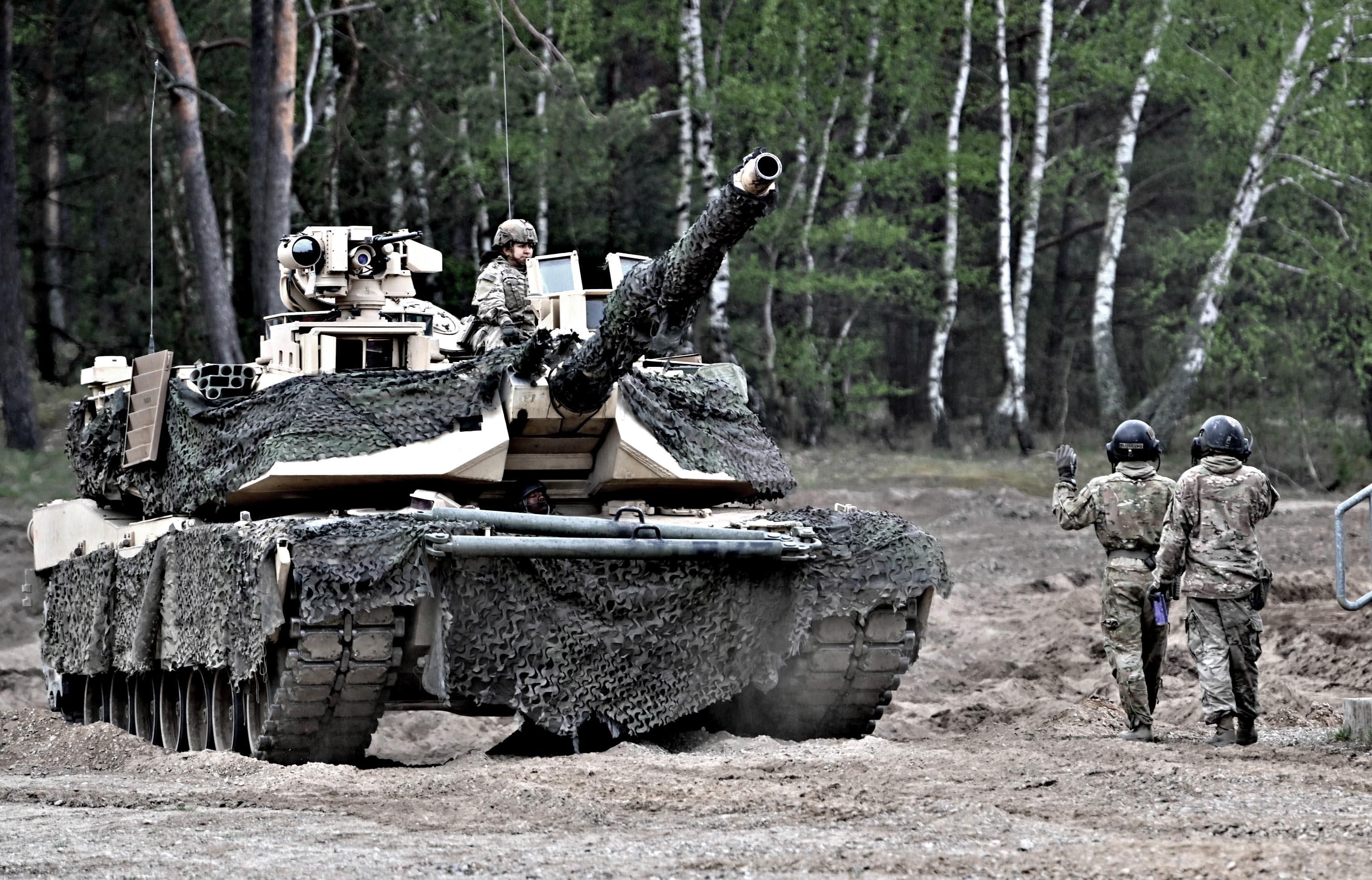 L’ok degli Usa ai carri armati Abrams convince Berlino a inviare i Leopard