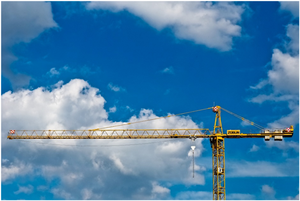The Benefits of Hiring a Crane for Lifting and Moving Heavy Equipment in Queensland
