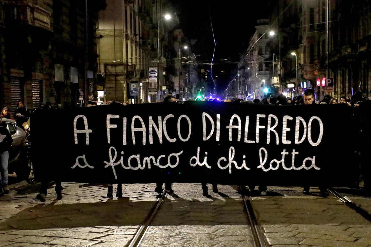 Gli anarchici si «prendono» Milano