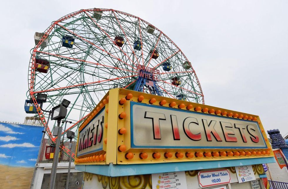 New York detective reprimanded for kicking on-duty reporter out of amusement park for speaking with a child