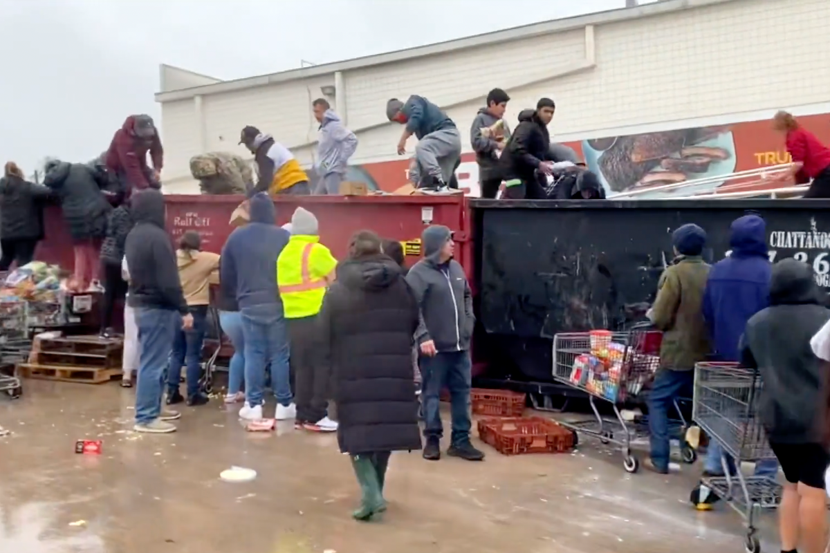 250 People Fight For Possibly Spoiled Dumpster Food During Power Outage In Greg Abbott's Texas
