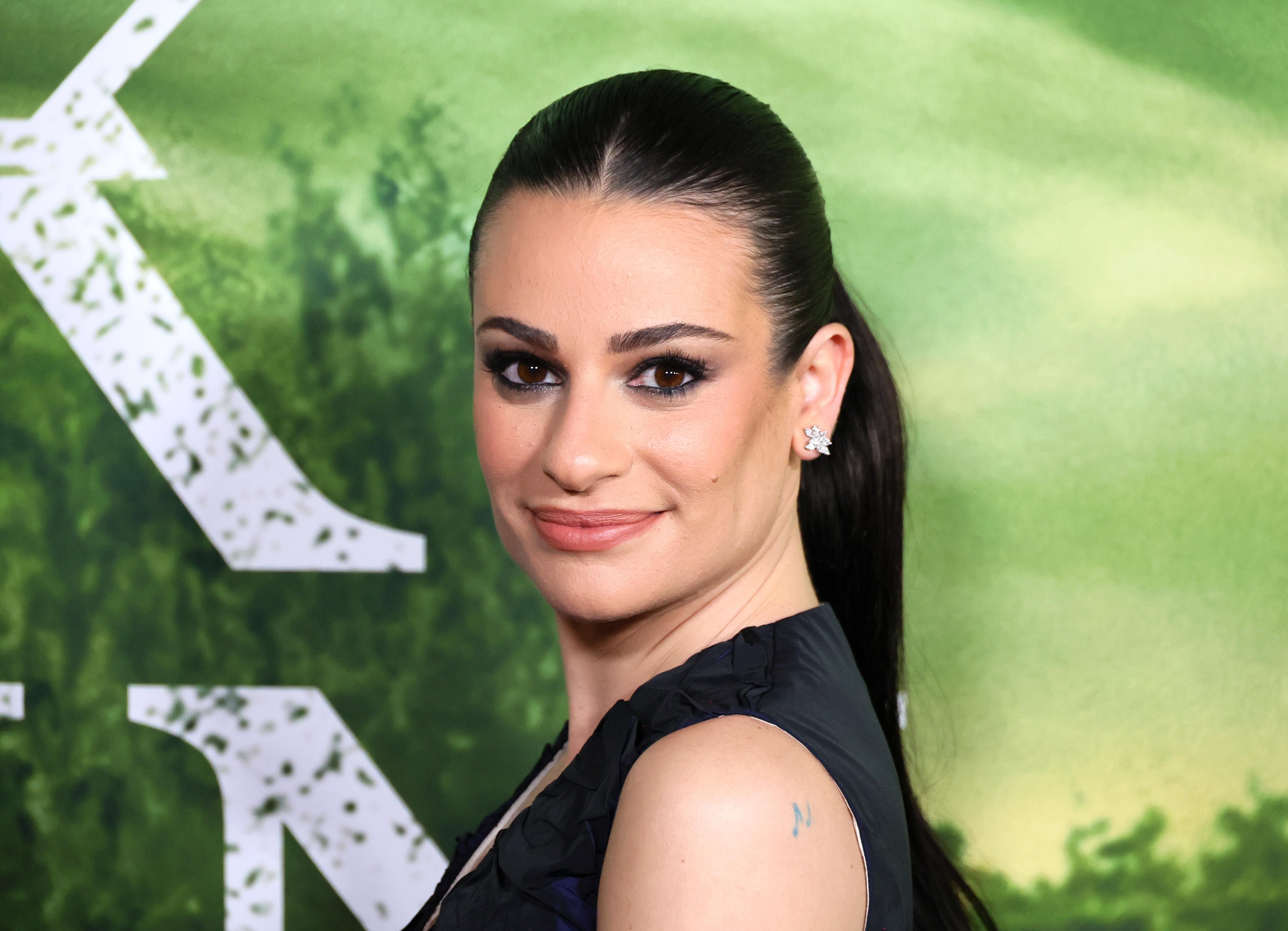 Lea Michele Jokes She ll Learn to Read for Streisand Memoir