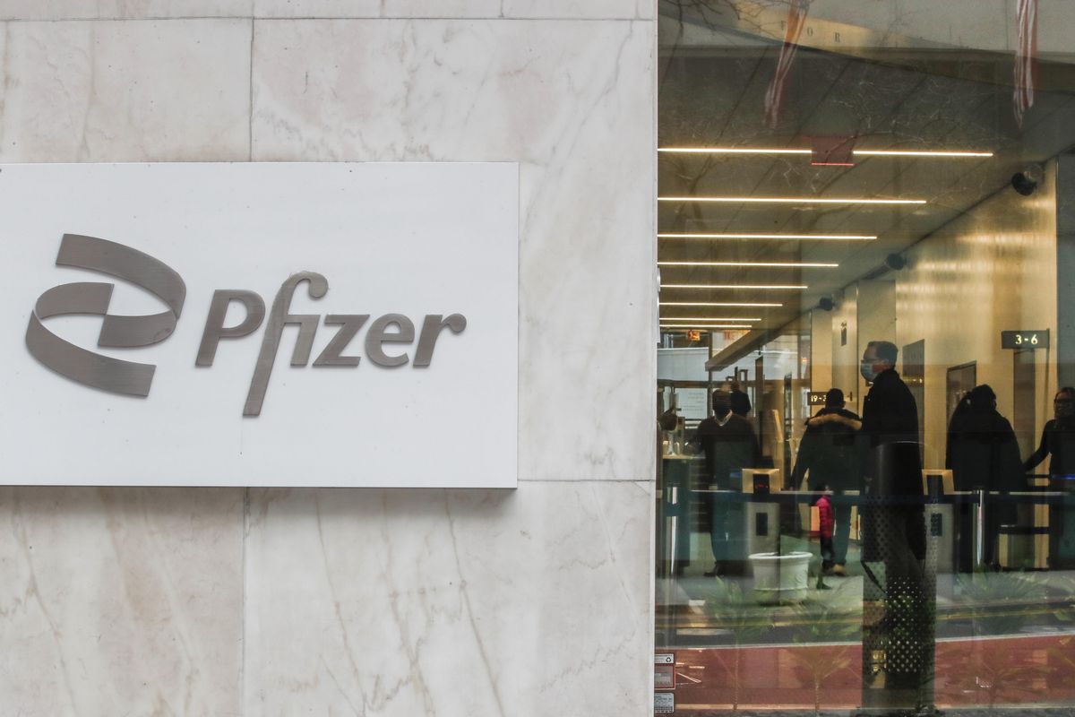 Pfizergate, gli esperimenti sospetti diventano un caso politico negli Usa