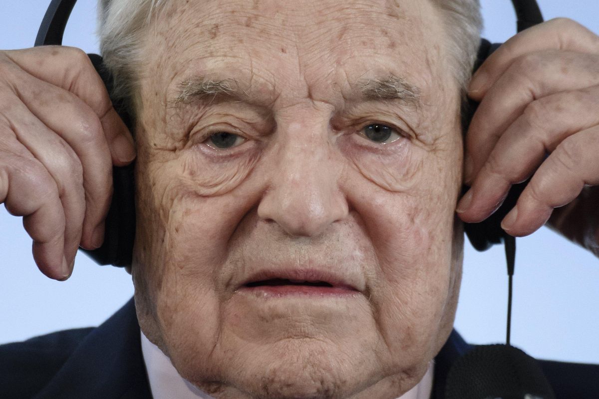 Nuovo delirio di Soros: «Raffreddiamo il Polo con un mega aerosol»