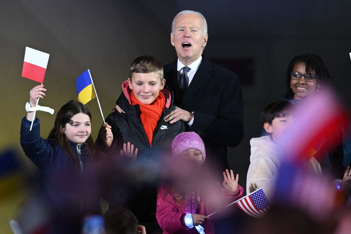 Biden fa festa, tanto il conto lo paghiamo noi