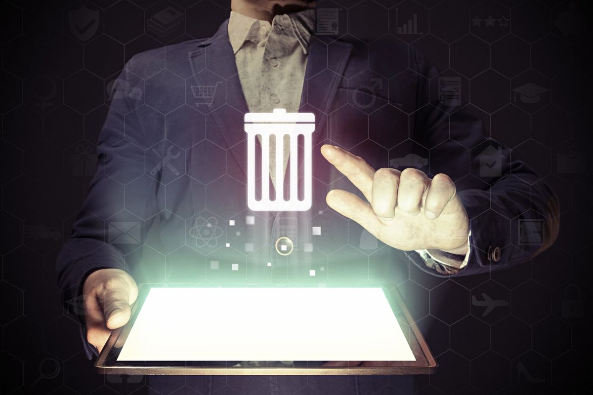 Gli spazzini del Web legati pure al fratello di Walter Veltroni e ai misteri vaticani