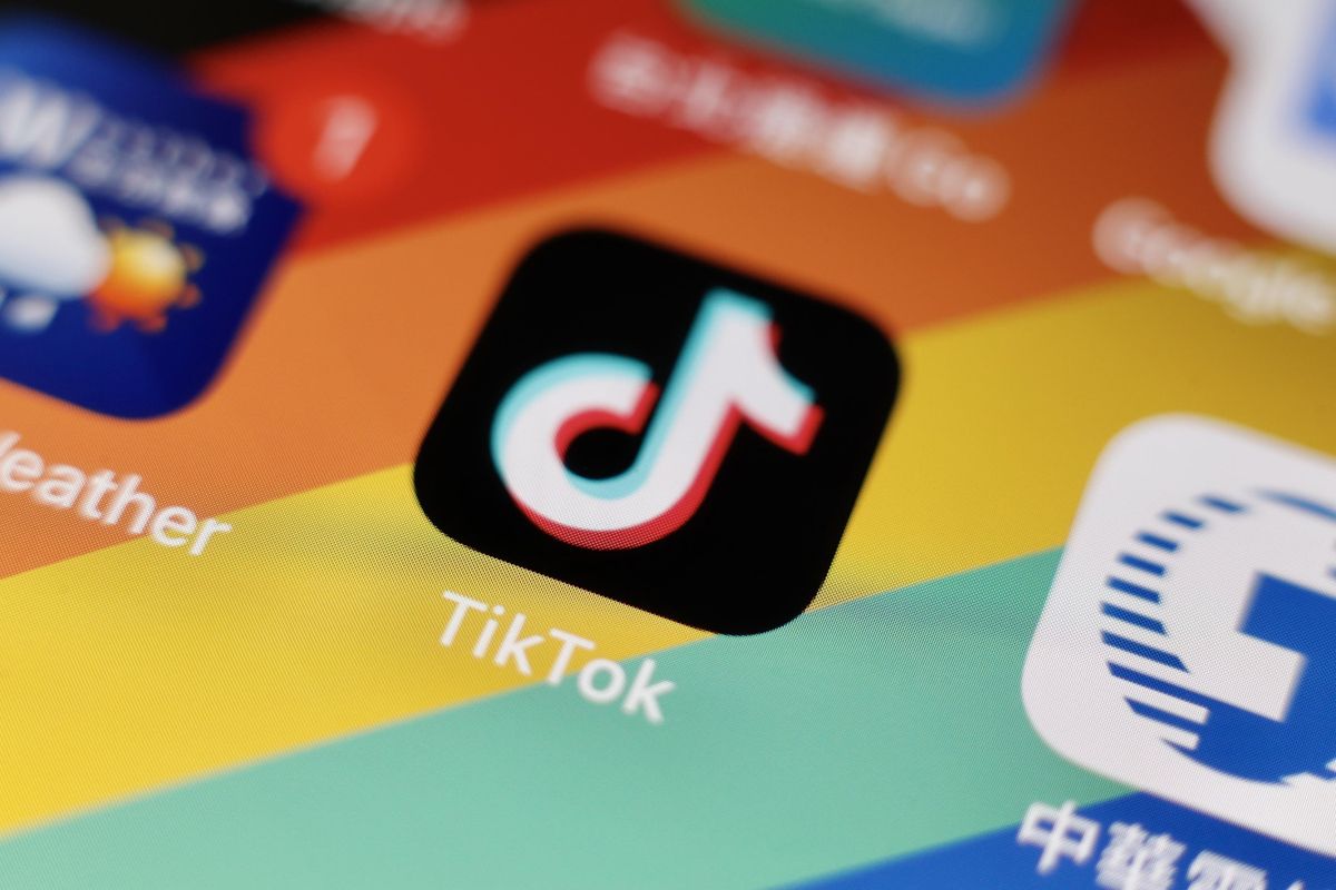 La Ue si allinea agli Usa e disinstalla TikTok