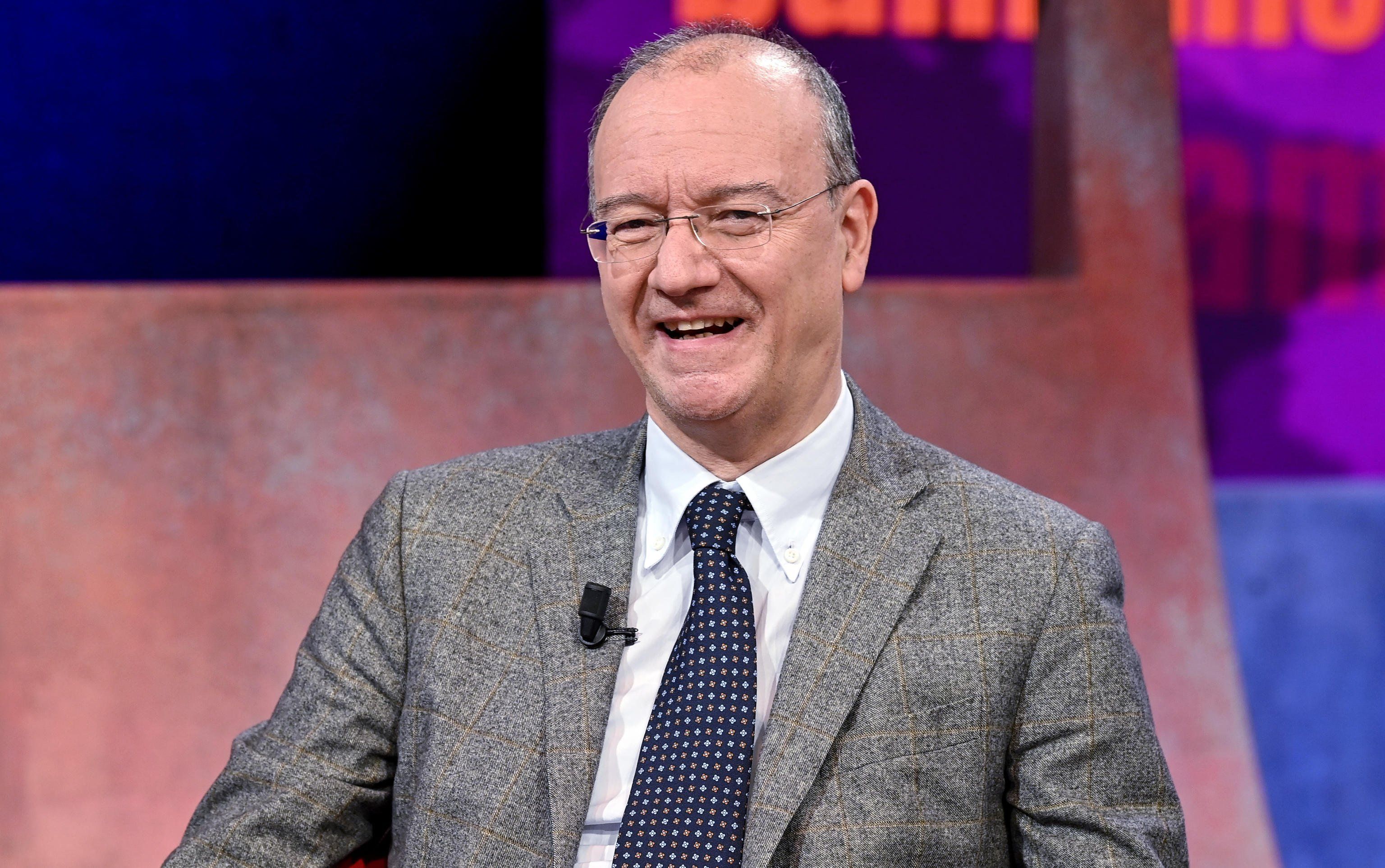 Il ministro straccia la lettera della preside antifascista. Ira di dem e Anpi: «Indegno»