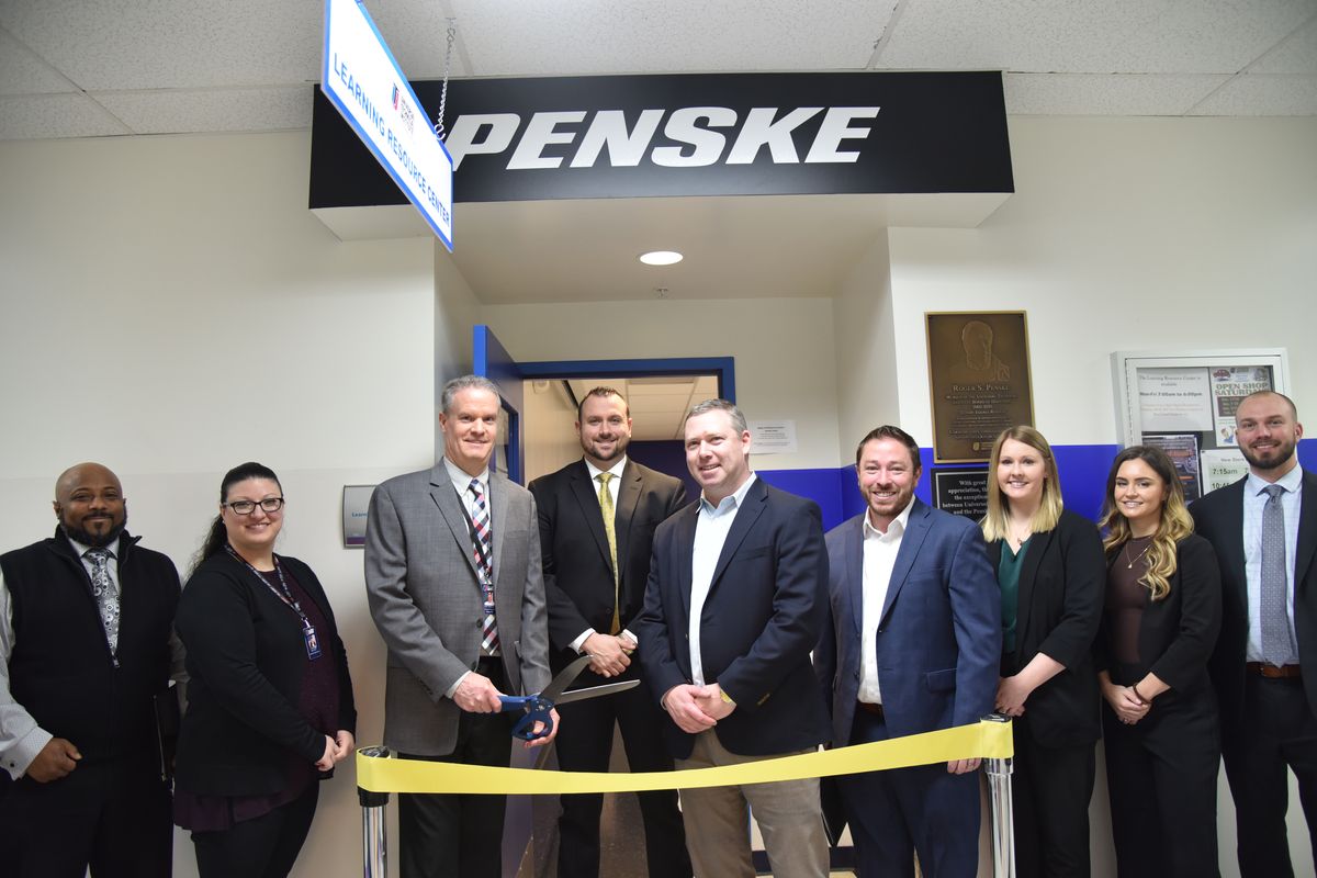 
Penske Truck Leasing Dedicates Learning Resource Center
