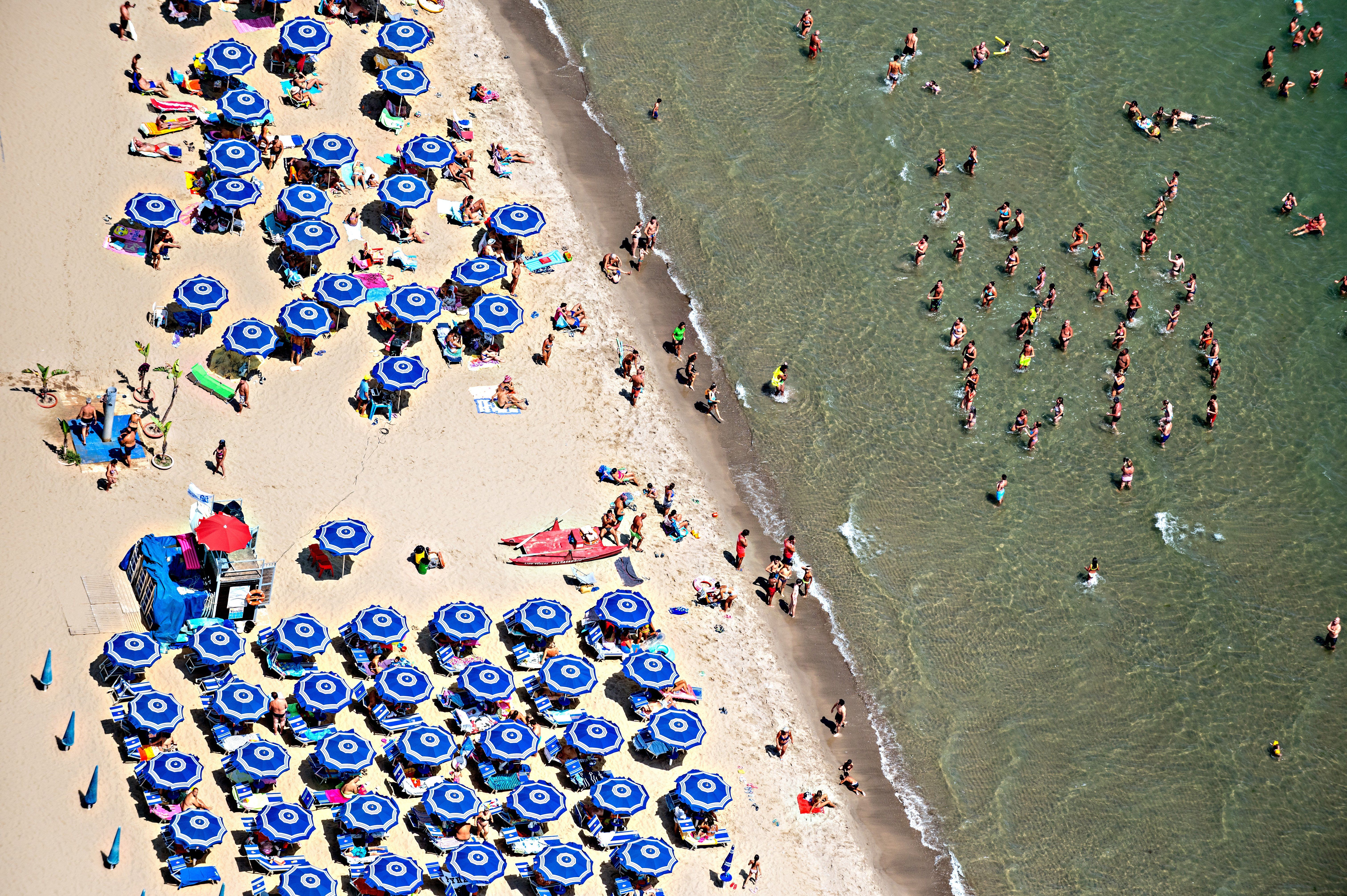 Italia e Spagna alleate sui balneari per impedire gli «espropri» dell’Ue