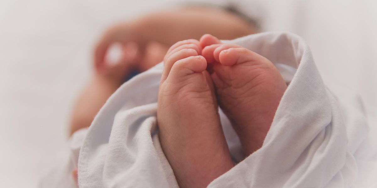 Zoom in on newborn baby's feet