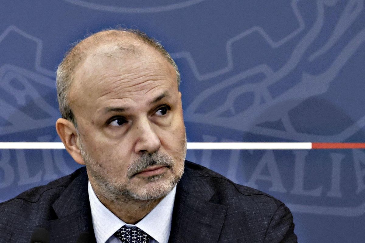 Schillaci non riapre ancora gli ospedali