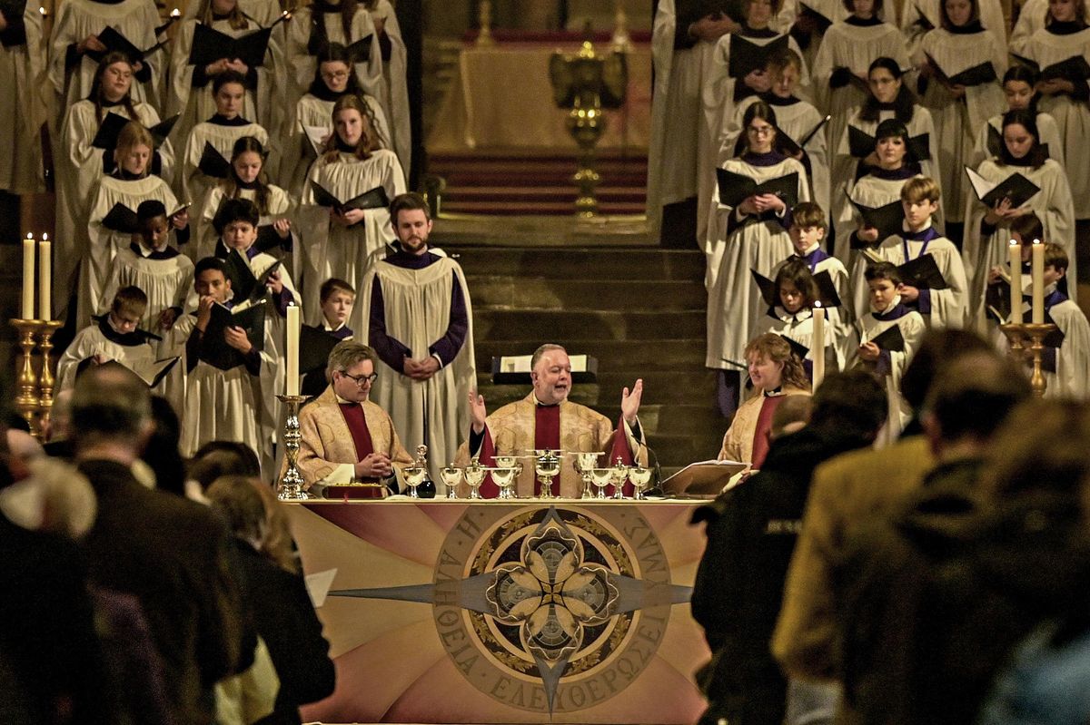 L’ultimo sacrilegio gender: è fluido anche Dio