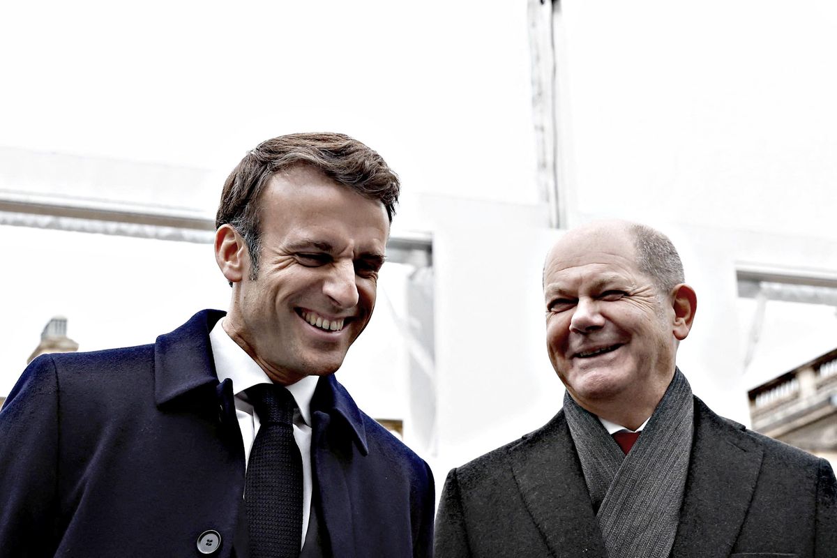 Macron e Scholz fanno i bulli per paura