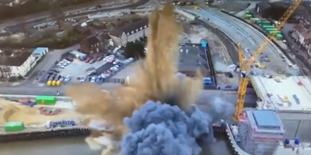 Video: British authorities attempted to defuse a 550-pound World War II bomb but it unintentionally detonated in a huge explosion Video: British authorities attempted to defuse a 550-pound World War II bomb but it unintentionally detonated in a huge explosion