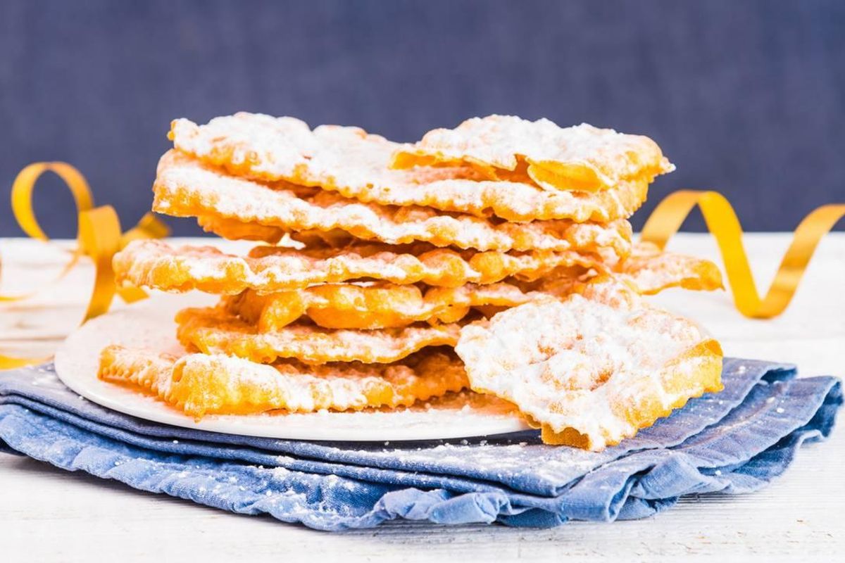 Zeppole e chiacchiere, fritole, struffoli e friciò. I mille modi di celebrare gli eccessi del Carnevale
