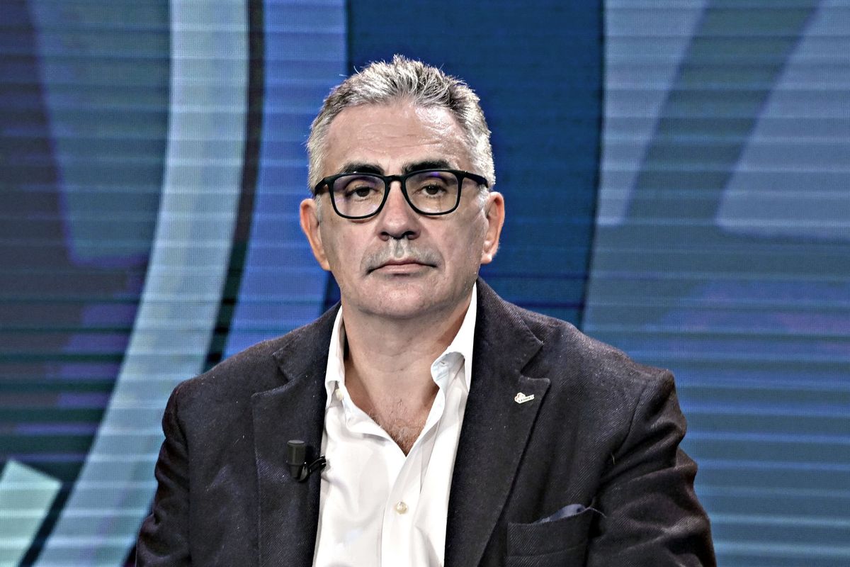 Stavolta a dover stare a casa è Pregliasco