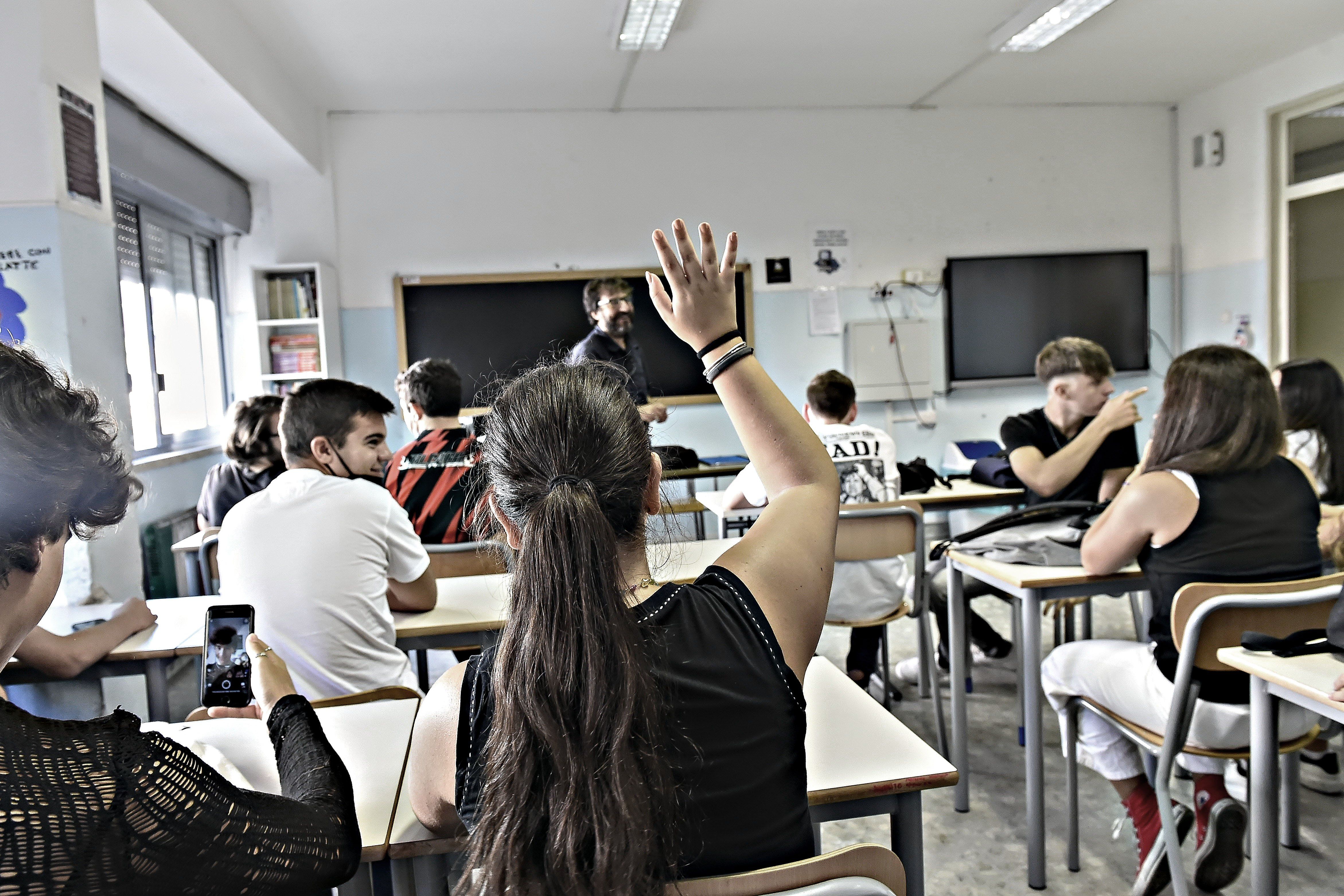 L’esca dei fondi del Pnrr per il digitale smantellerà ciò che resta della scuola