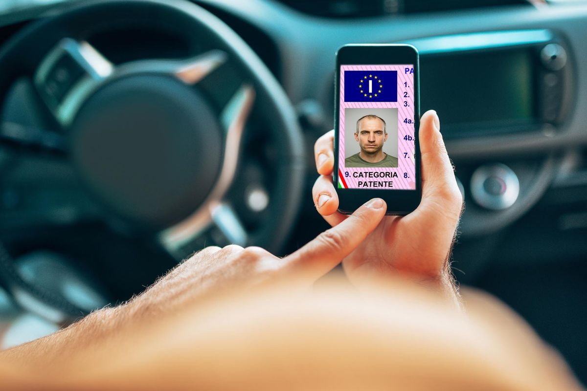 Bruxelles spinge il modello green pass. Sarà digitale pure la patente di guida