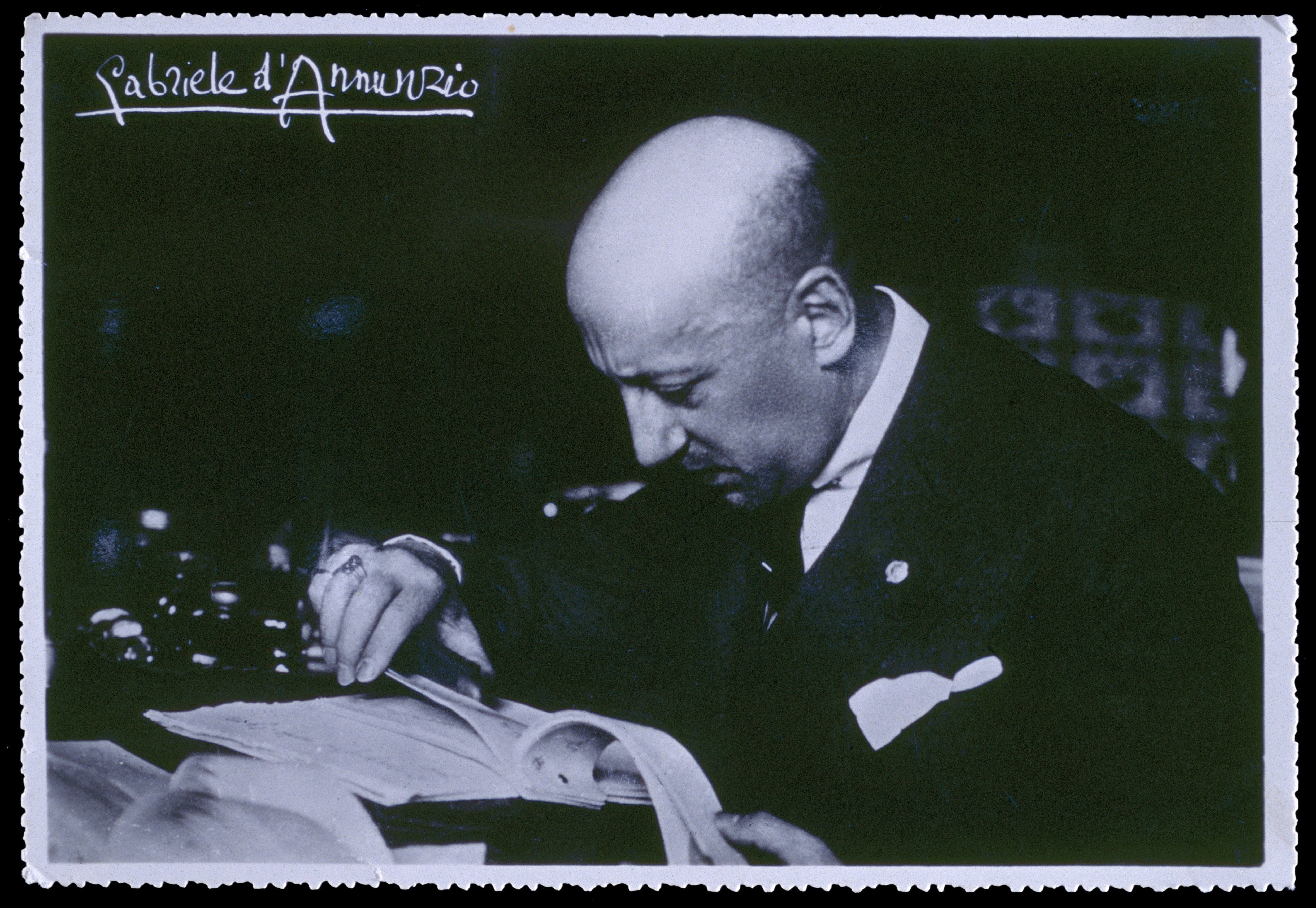 Dal velivolo al tramezzino: quante parole di uso comune nate da d’Annunzio