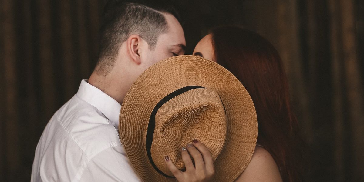 People Break Down Subtle Signs Your Coworkers May Have A Secret Sexual Relationship