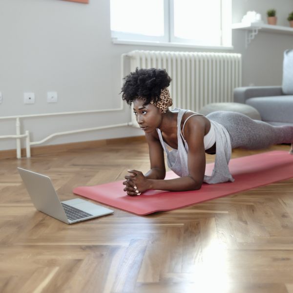 This No-Equipment Ab Routine Works Your Core In 20 Minutes Or Less