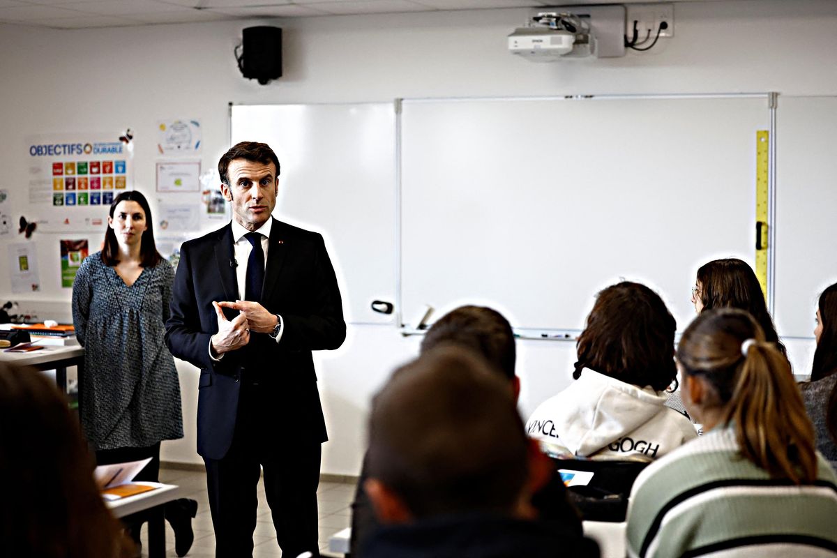 Macron vuole ricattare le scuole cattoliche