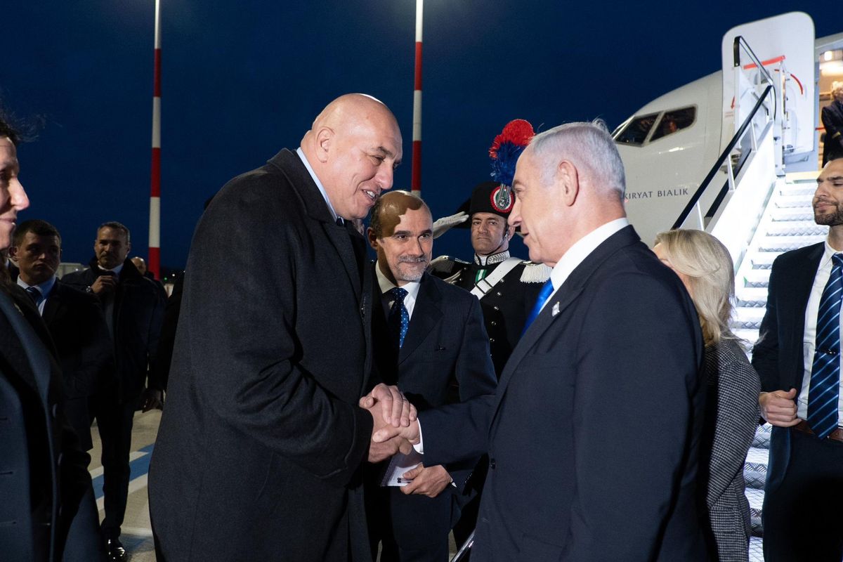 Netanyahu dribbla le manifestazioni e vola a Roma per vedere la Meloni
