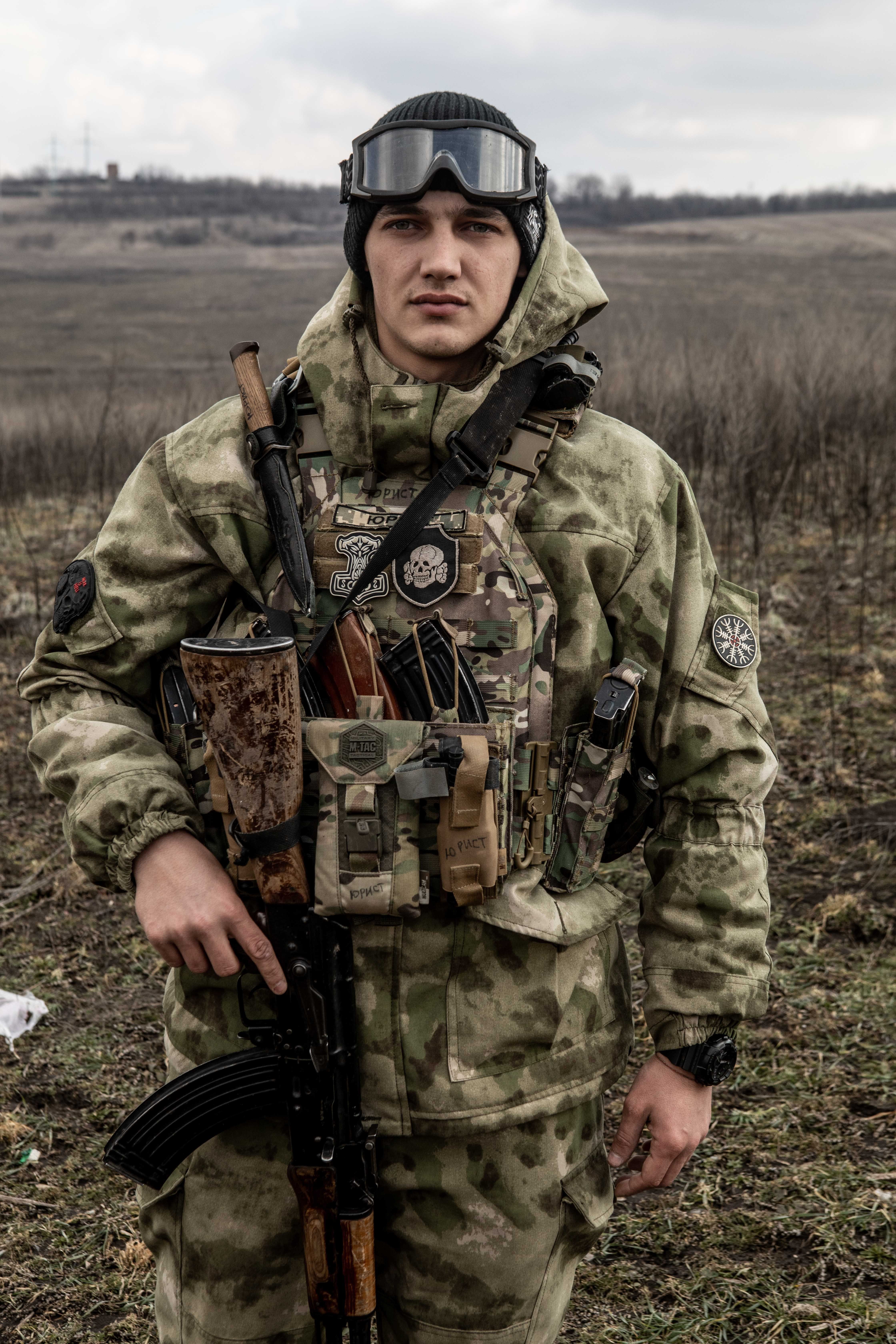 «Studiavo, ora imbraccio il fucile. Ho imparato a uccidere e mi piace»