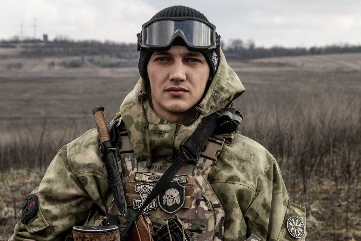 «Studiavo, ora imbraccio il fucile. Ho imparato a uccidere e mi piace»