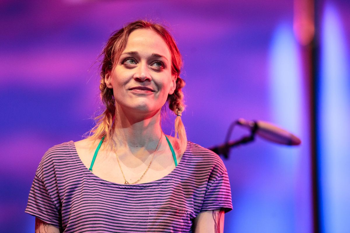 Fiona Apple Wants to Teach You How to Document ICE Arrests