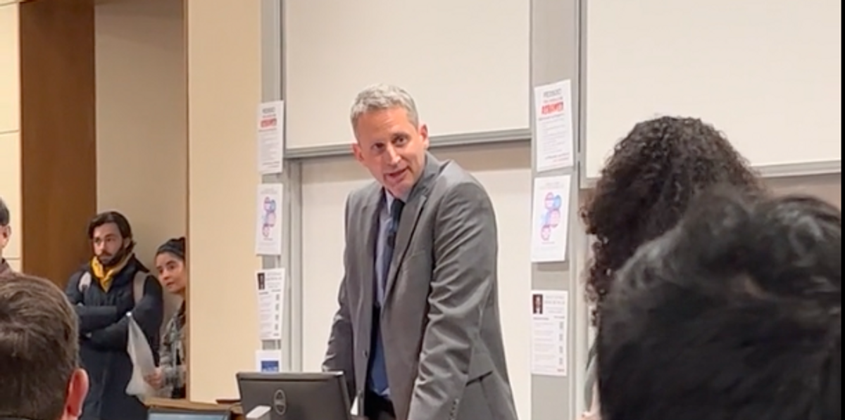 NextImg:VIDEO: Stanford law students mock, shout down federal judge; judge says DEI dean set him up