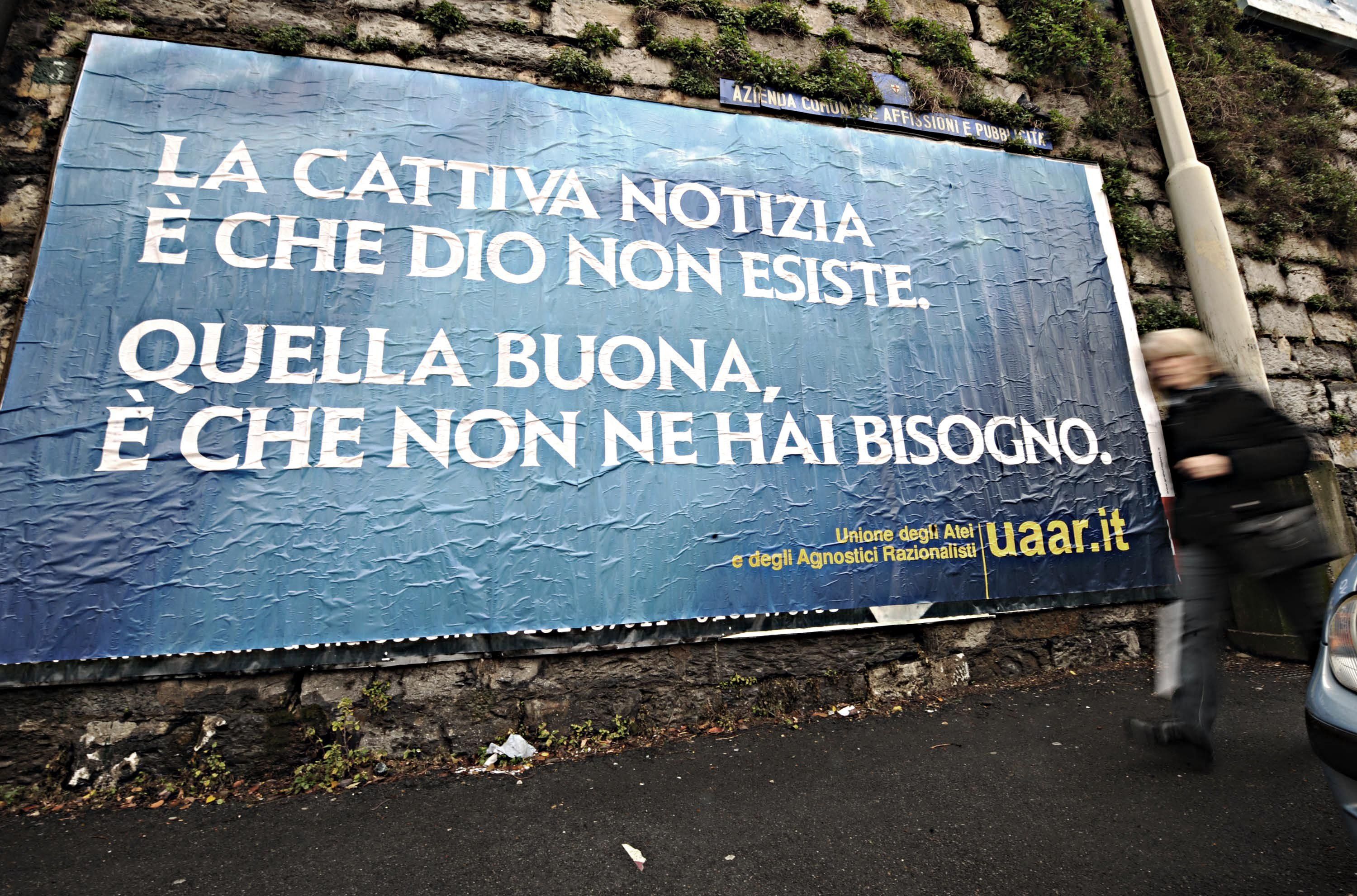 Intoccabili i manifesti degli atei ma guai a quelli che tutelano i bimbi