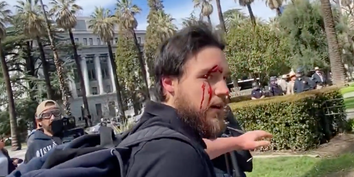 NextImg:VIDEO: Reporter, cameraman allegedly attacked by 'militant anarchists' in 'black bloc' at Chloe Cole's detransition awareness rally