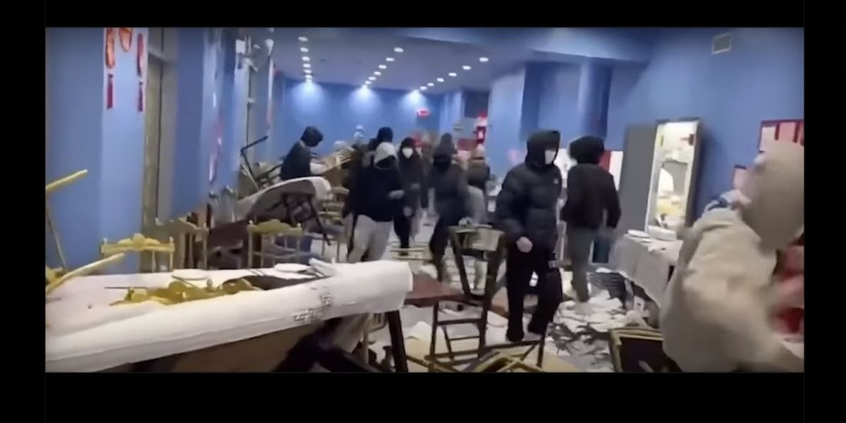 NextImg:Masked, hooded teen mob caught on video trashing NYC restaurant, flipping tables and chairs — then quickly leaving 'with no money, no nothing, just to wreak havoc'
