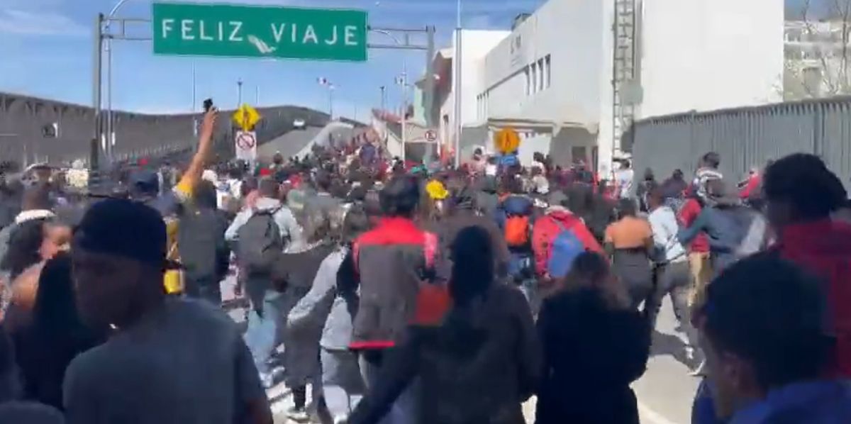 NextImg:Frenzied invaders repelled by American border agents and Mexican security forces at El Paso border