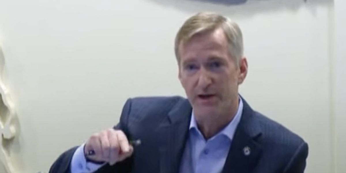 NextImg:Foul-mouthed leftist tries derailing Portland city council meeting — but left-wing mayor Ted Wheeler cuts her mic, lets her have it: 'Nobody really cares what you think'