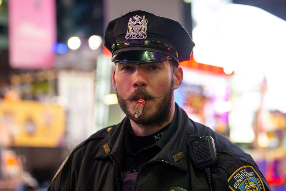 Nypd Security Officers Beard Length And Trash Can Despite Worst Police