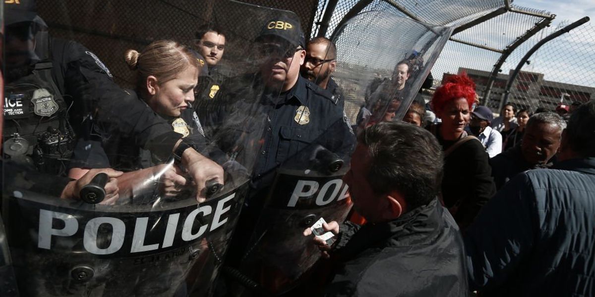 NextImg:Drug cartels likely caused El Paso migrant rush to create a diversion, experts claim