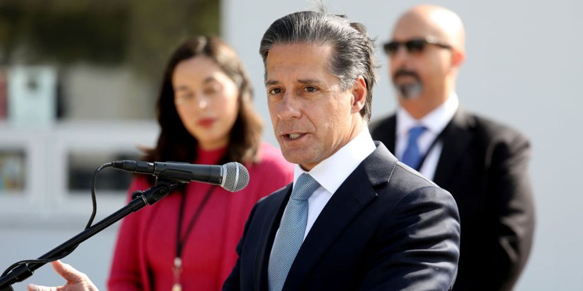 NextImg:LA school district warns of possible shutdowns after 65,000 workers plan 3-day strike