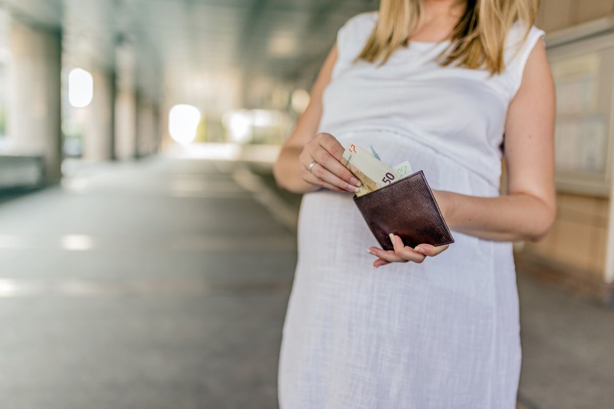 L’Ue voleva rifilarci l’utero in affitto. Il Senato dice «no» e la sinistra frigna