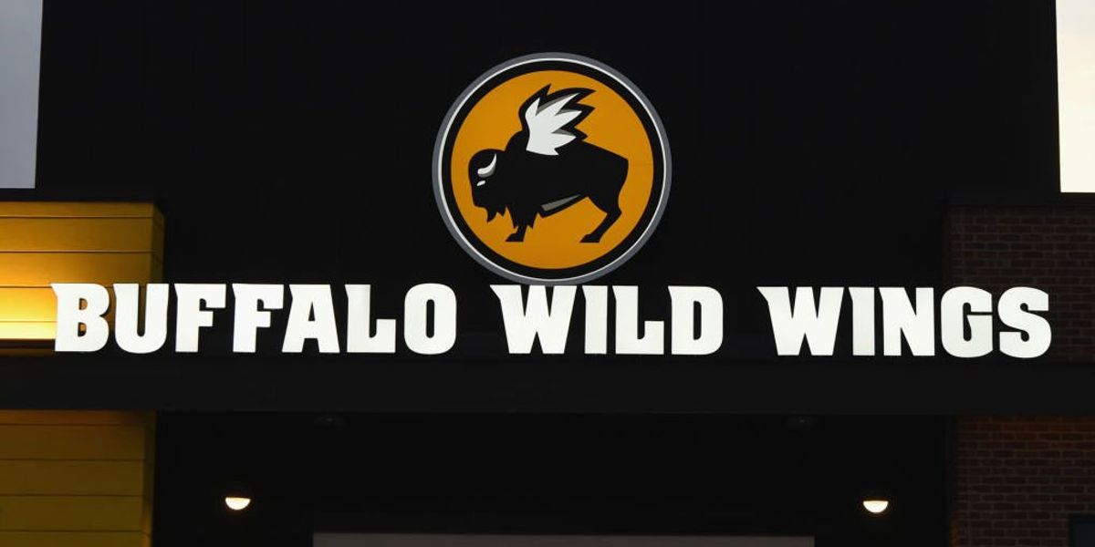NextImg:Buffalo Wild Wings offers perfect response to lawsuit over 'boneless wings' — then a judge takes swift action