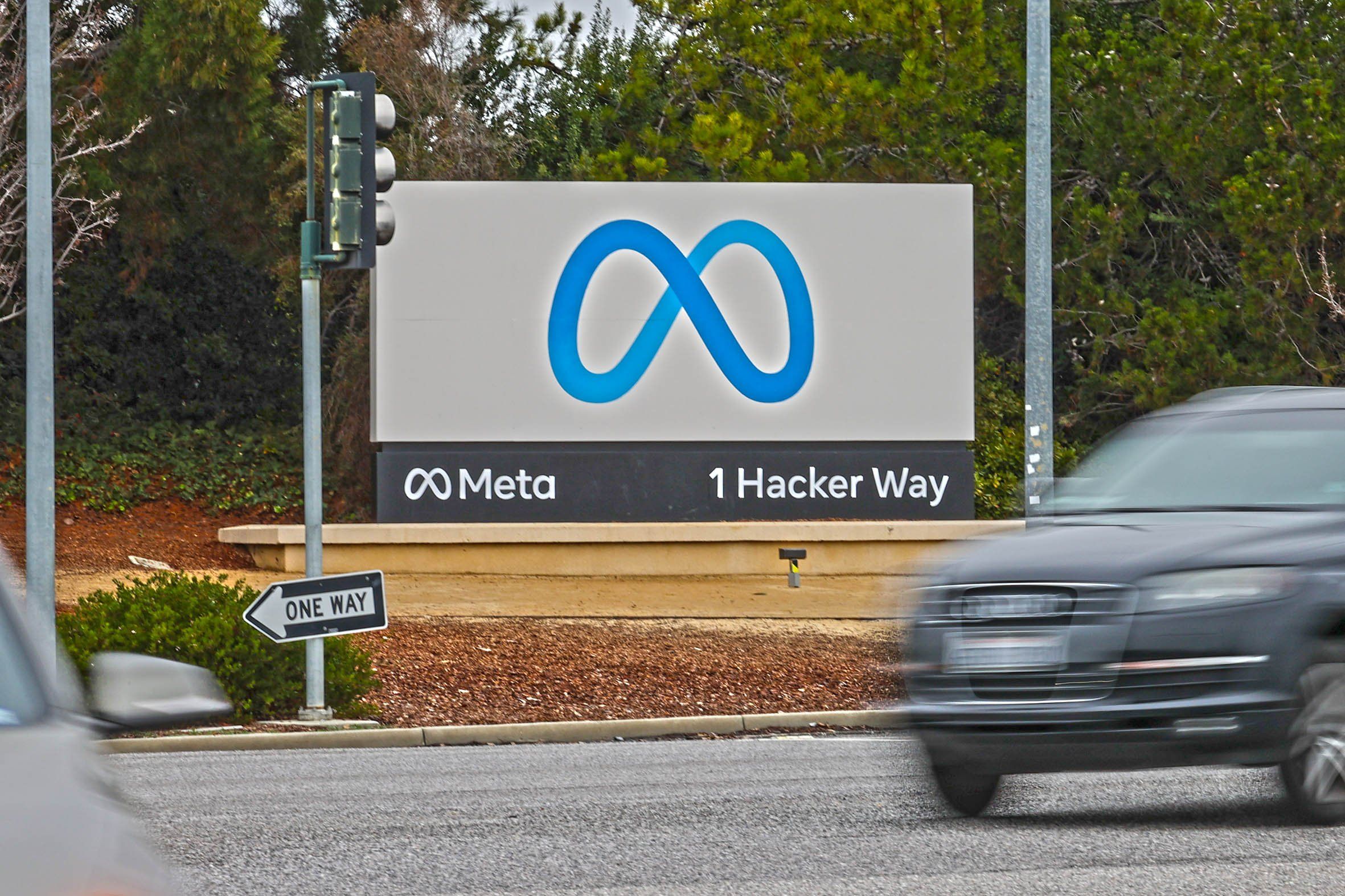 «Meta non rivela quanto guadagna». Rottura con Siae e social senza musica