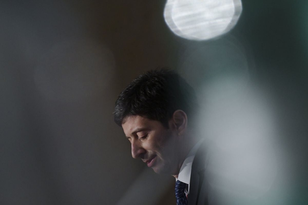 I pm chiudono il circo Speranza: «Il piano Covid toccava ai suoi»