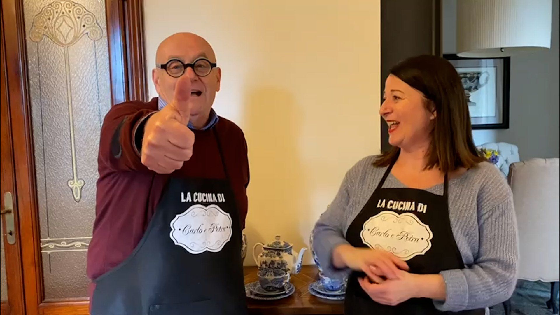 Le pillole di galateo di Petra e Carlo: cinque regole per il tè