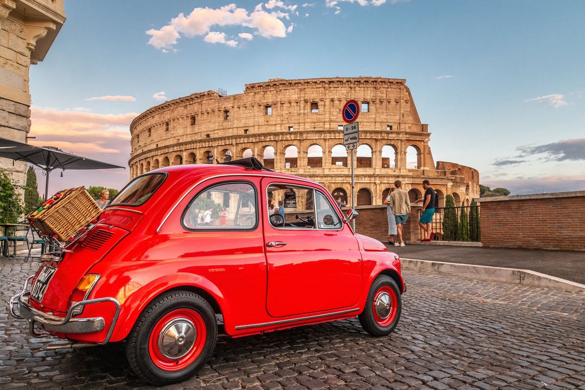 Ecodeliri a Roma: auto d’epoca bandite e meno parcheggi ai malati oncologici